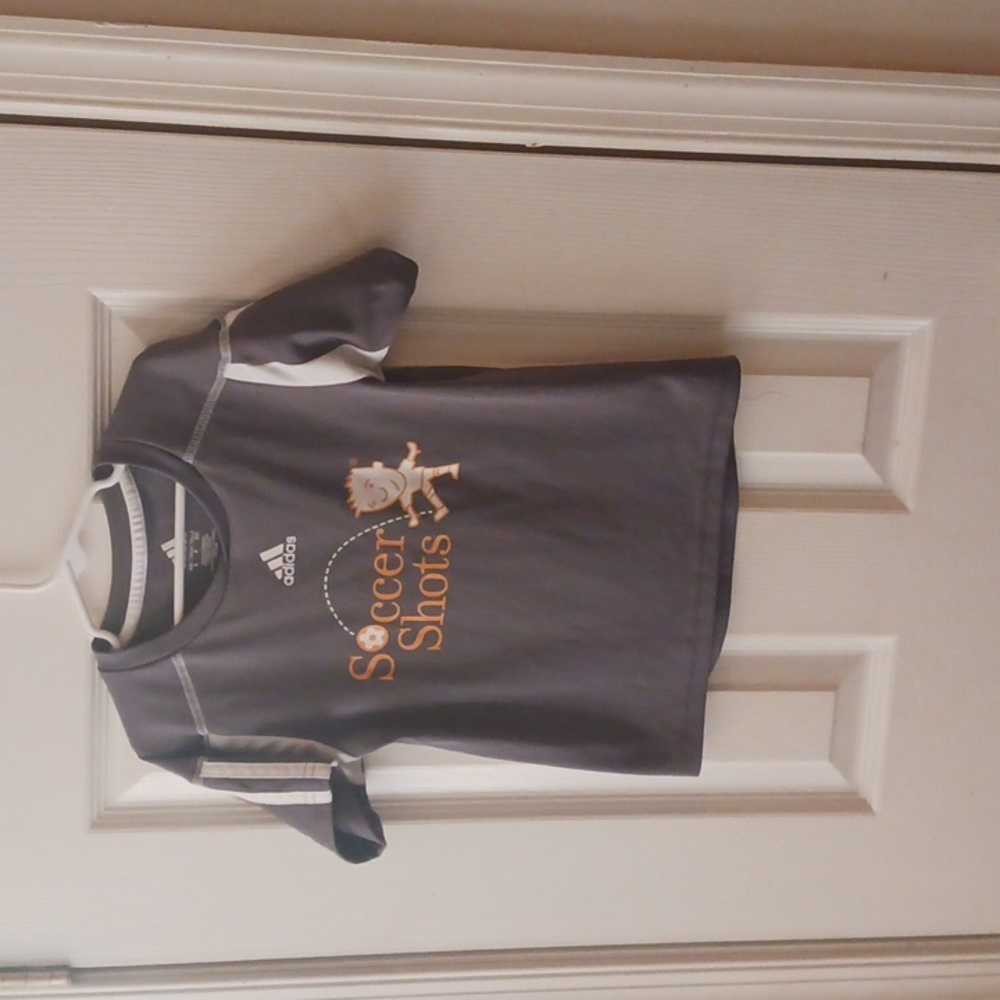ADIDAS size small in gray short sleeve tee.